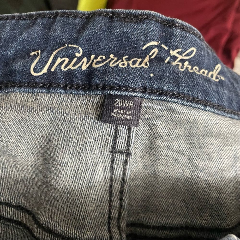 Universal Thread Medium Wash Mid Rise Skinny Jeans - image 4